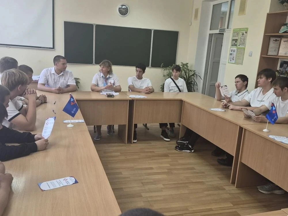 И в напряжённый период подготовки к экзаменам будущие мастера сельскохозяйственного про...