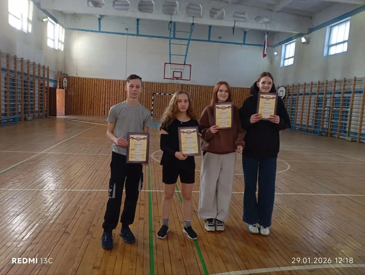 🎾Бадминтон — это не только увлекательная игра, но и отличный способ для школьников раз...