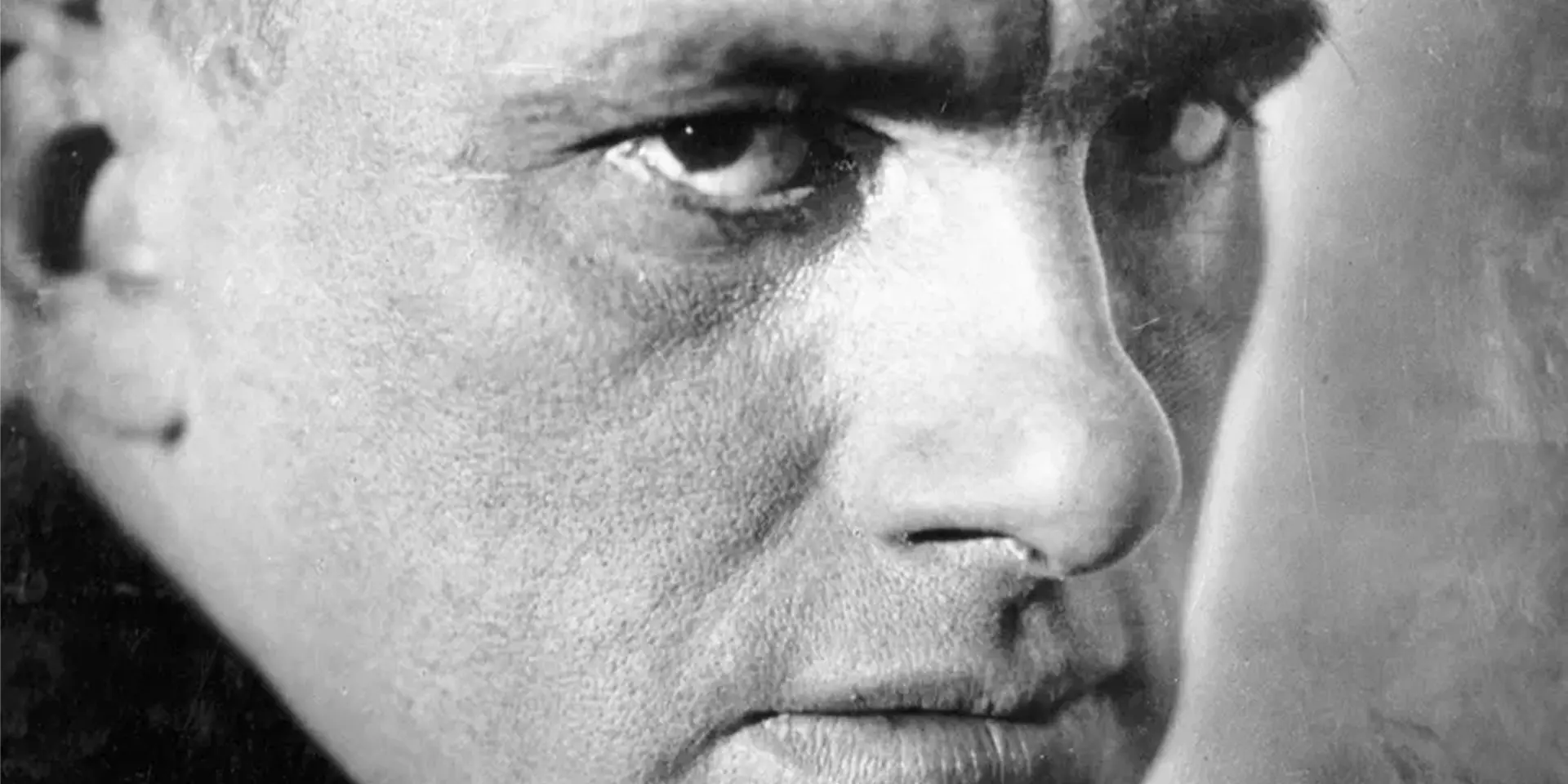 Послушайте!
Ведь, если звезды зажигают —
значит — это кому-нибудь нужно?
Значит — кто-то хочет, чтоб