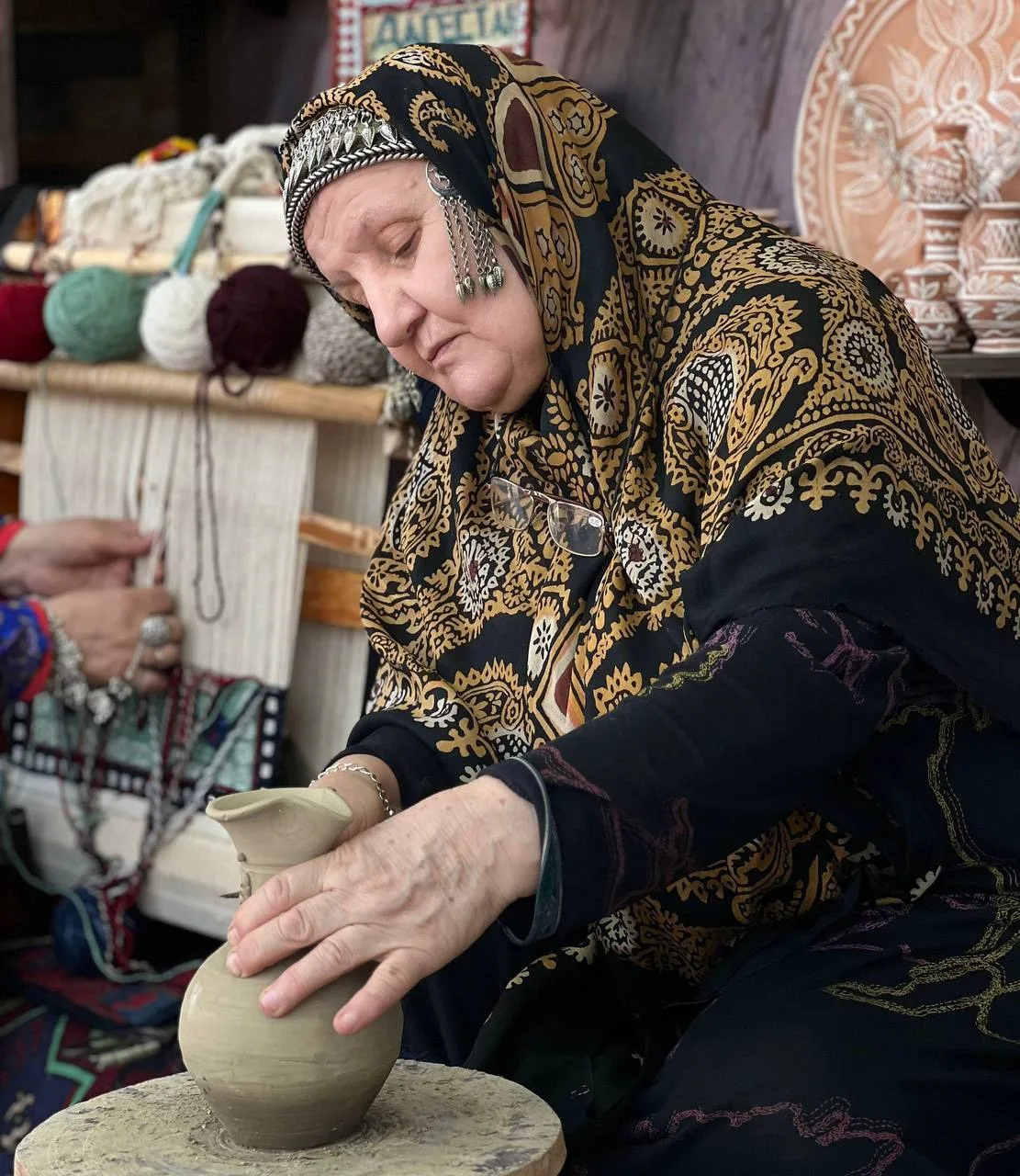 Уважаемые мастера, дорогие дагестанцы!

От всего сердца поздравляю вас с Днём народных художественны