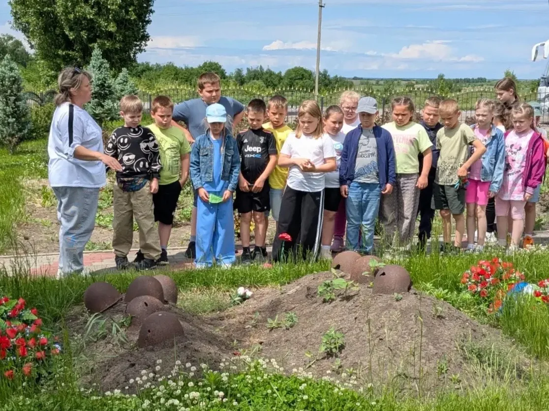 📍25 мая ученики 2 «Б» класса побывали на сыродельном заводе «Эконива» в с. Щучье Лискинского района 