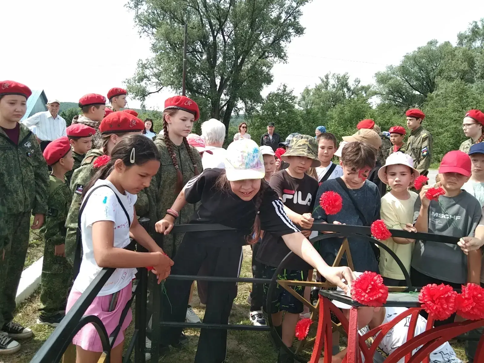 Сегодня у памятного знака «Начало войны» прошёл митинг 🙌

Учащиеся школ №1 и №2 села Новобелокатай,
