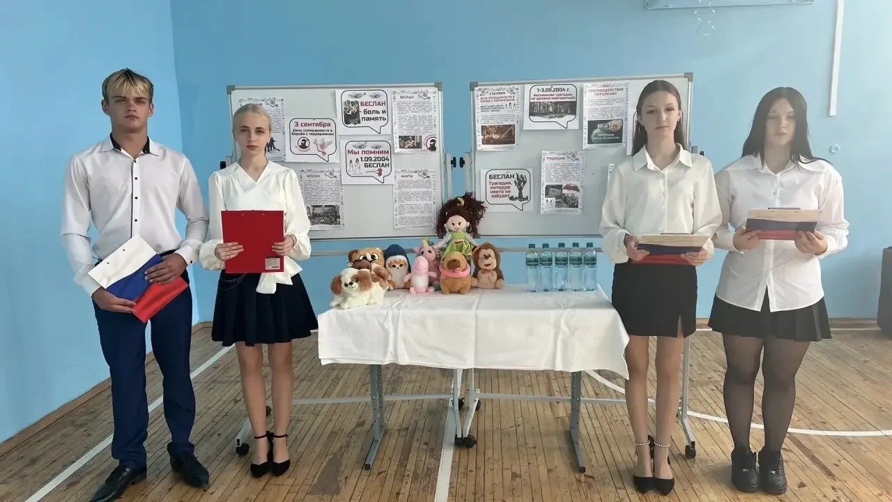 🕯 Утро 3 сентября в МБОУ «Верхнемедведицкая СОШ» началось с особой, трогательной линей...