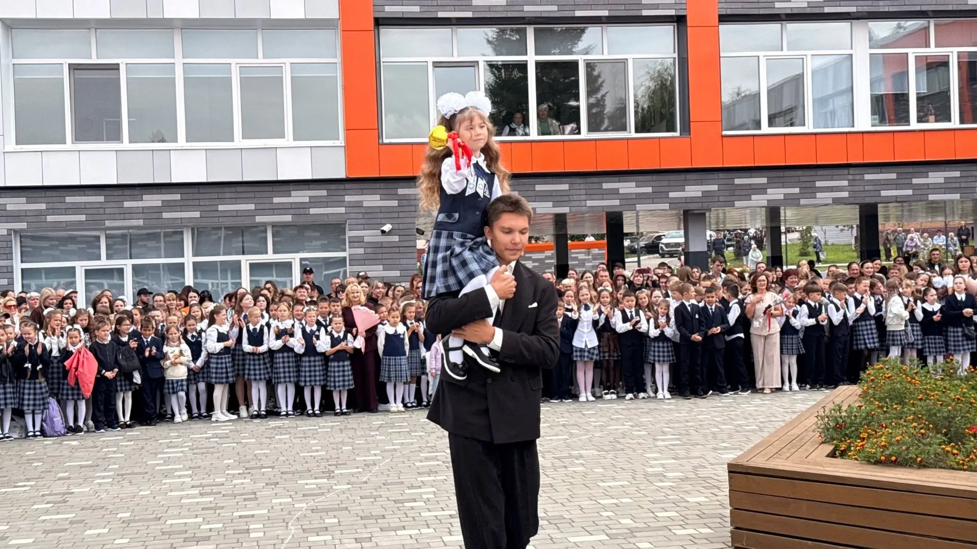 🎈 Пусть уже второй день сентября, но праздник первого звонка мы запомним надолго. Сего...