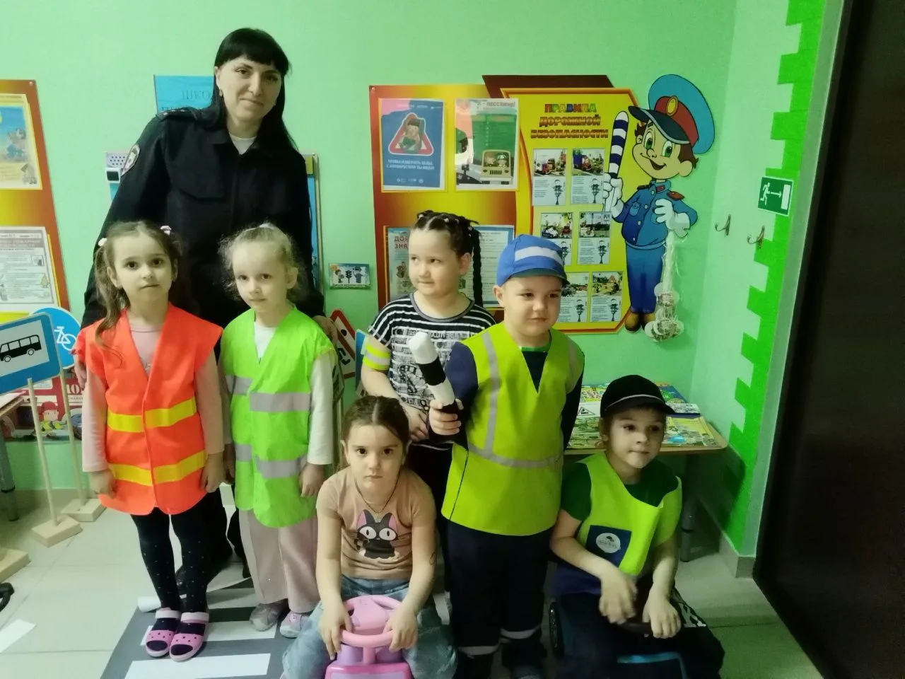 Безопасность. Лето. Каникулы.                                     Безопасность на дорог...