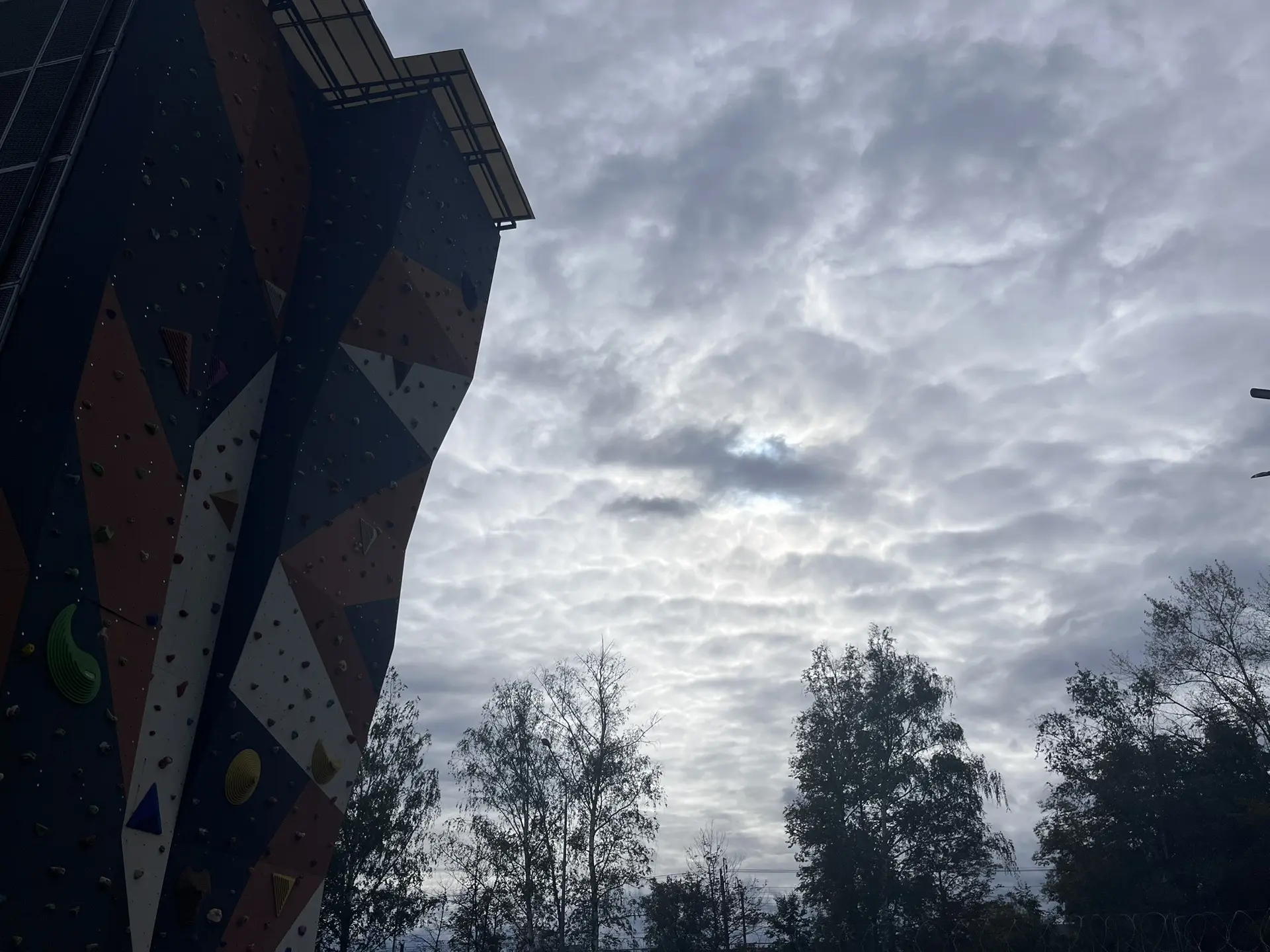 🌧️ Лето уже стало воспоминанием, а за окном всё чаще дождь…