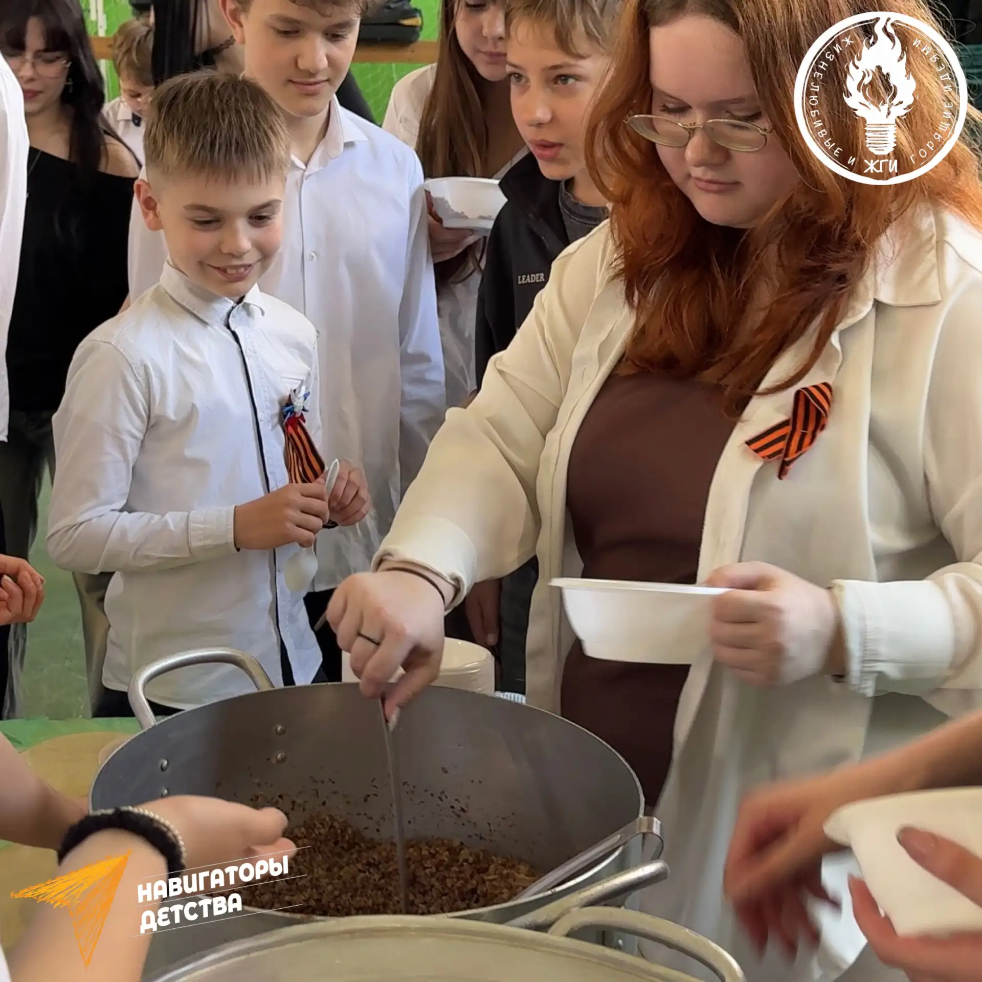 🎗️В нашей школе прошел замечательный фестиваль, посвященный Дню Победы! ⭐️  Ученики 6А и 6В классов 
