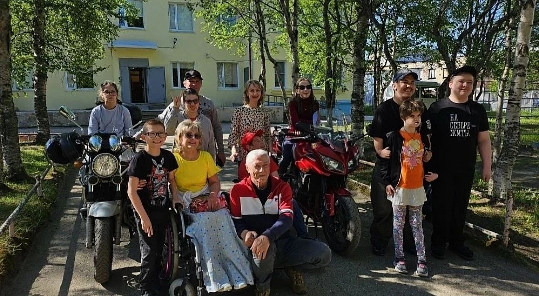 🏍 День мотоциклиста в творческой мастерской «Весёлая радуга»

Перед занятием ребята из Мончегорског