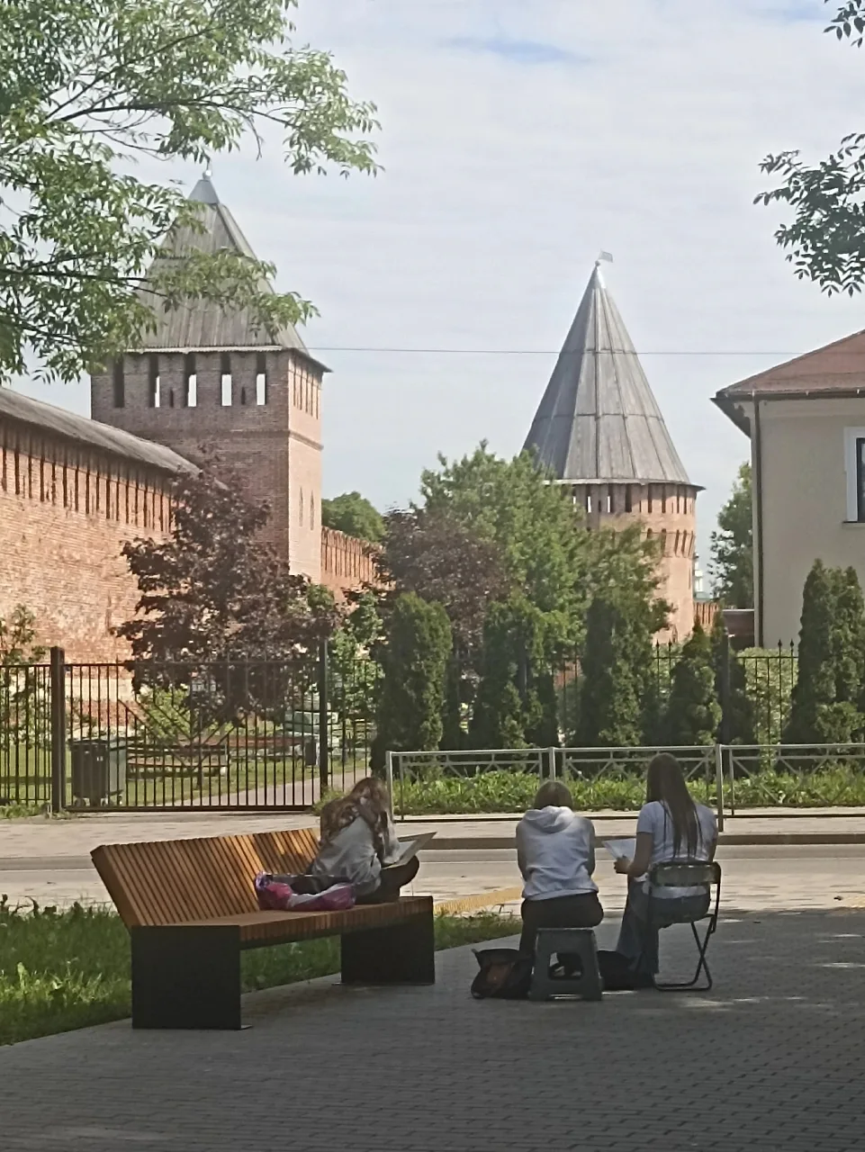 ✅ Юные художники,  обучающиеся по программе"Живопись" вышли на пленэр. Пленэр в школе и...