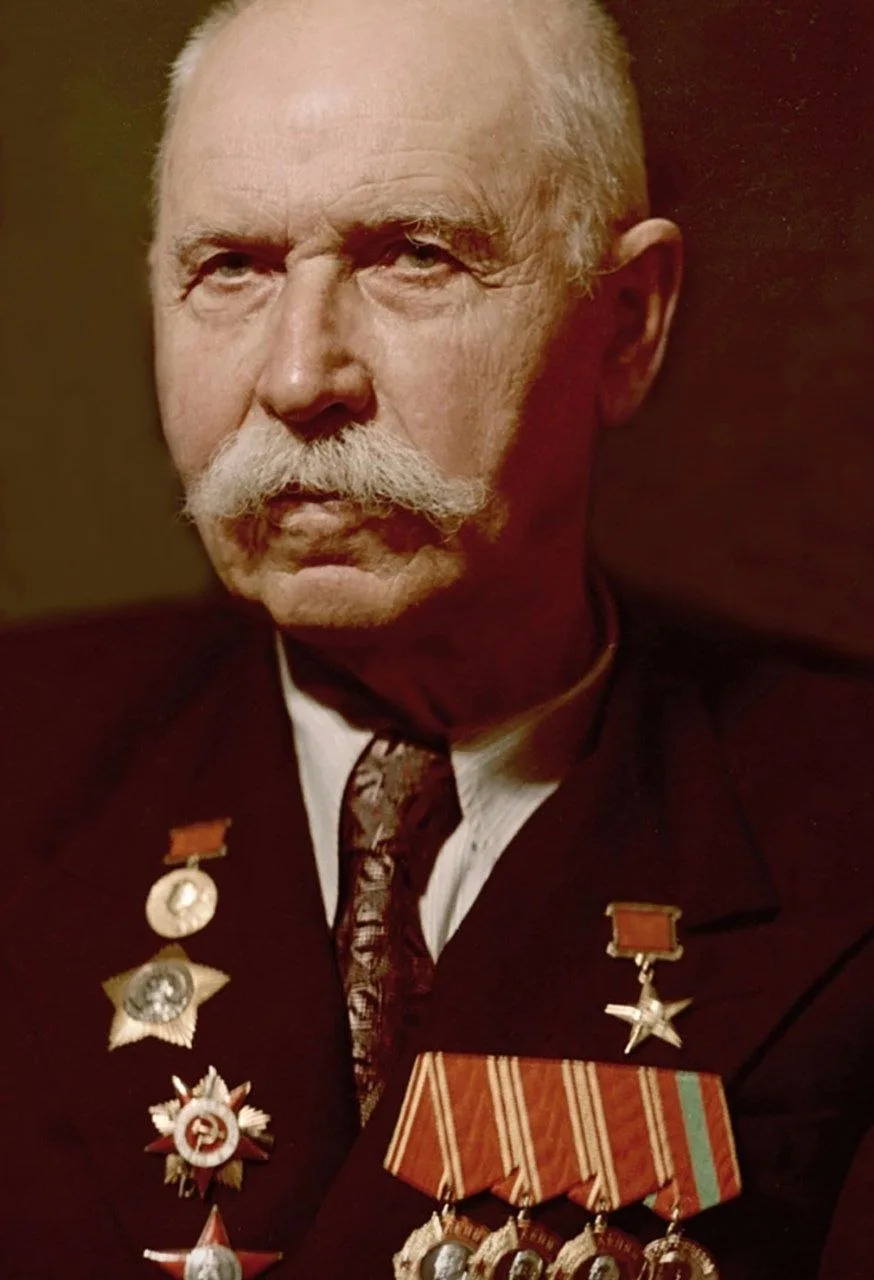 🪂 История в лицах. 

14 июня родился ФЕДОР ВАСИЛЬЕВИЧ ТОКАРЕВ (1871-1968). 
Выдающийся русский и со
