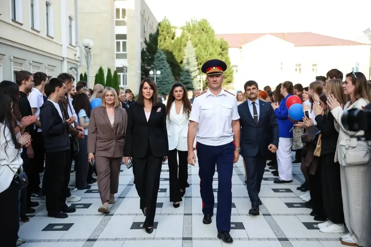 Руководитель регионального следственного управления поздравил студентов Северо‑Кавказск...