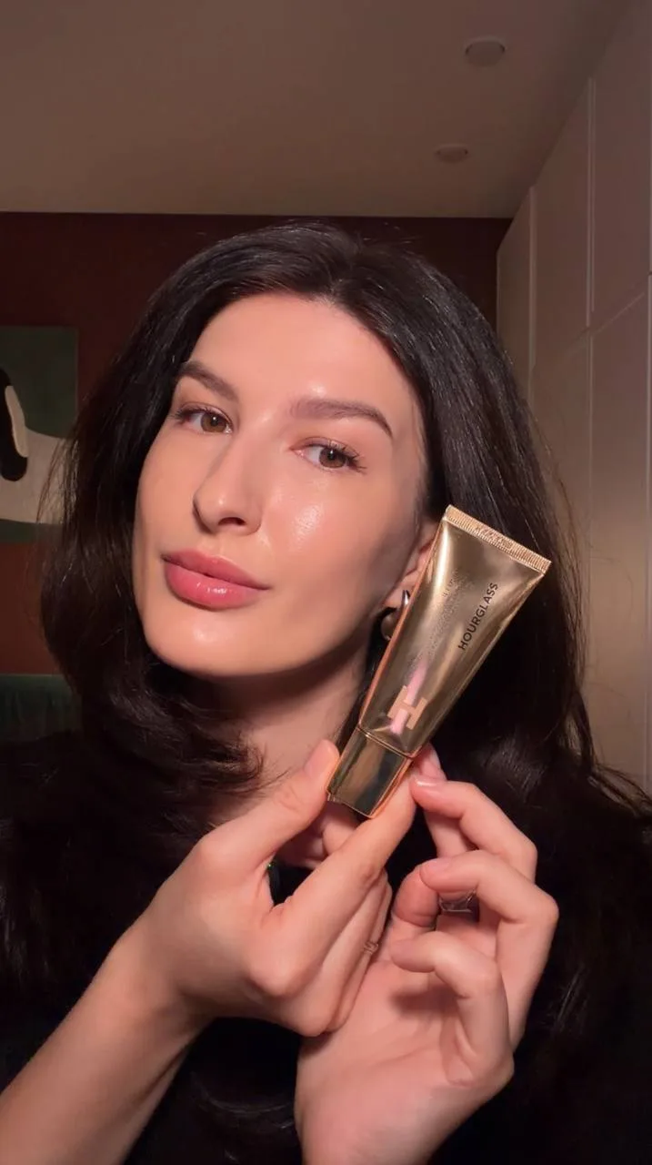 приехал мой тон Hourglass Illusion, и я уже во всю его использую в макияжах 💛

у меня есть тинт бре