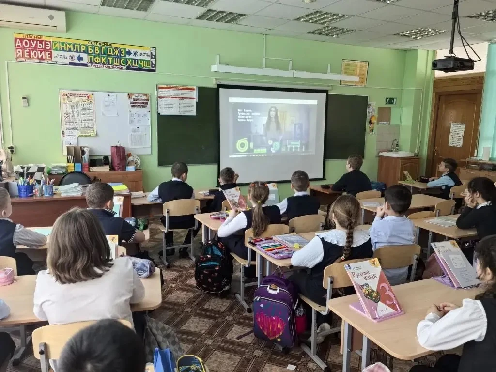 🛡️ Разговоры о важном: «Цифровой щит» 🛡️  В начале триместра состоялось занятие на тему «Цифровой щи