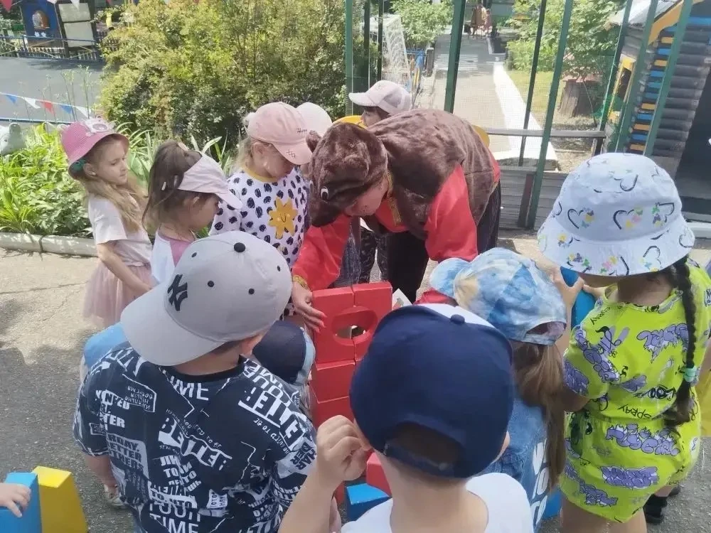 Накануне праздника - День России 🇷🇺, ребята старшего возраста провели квест - игру, посвященную эт