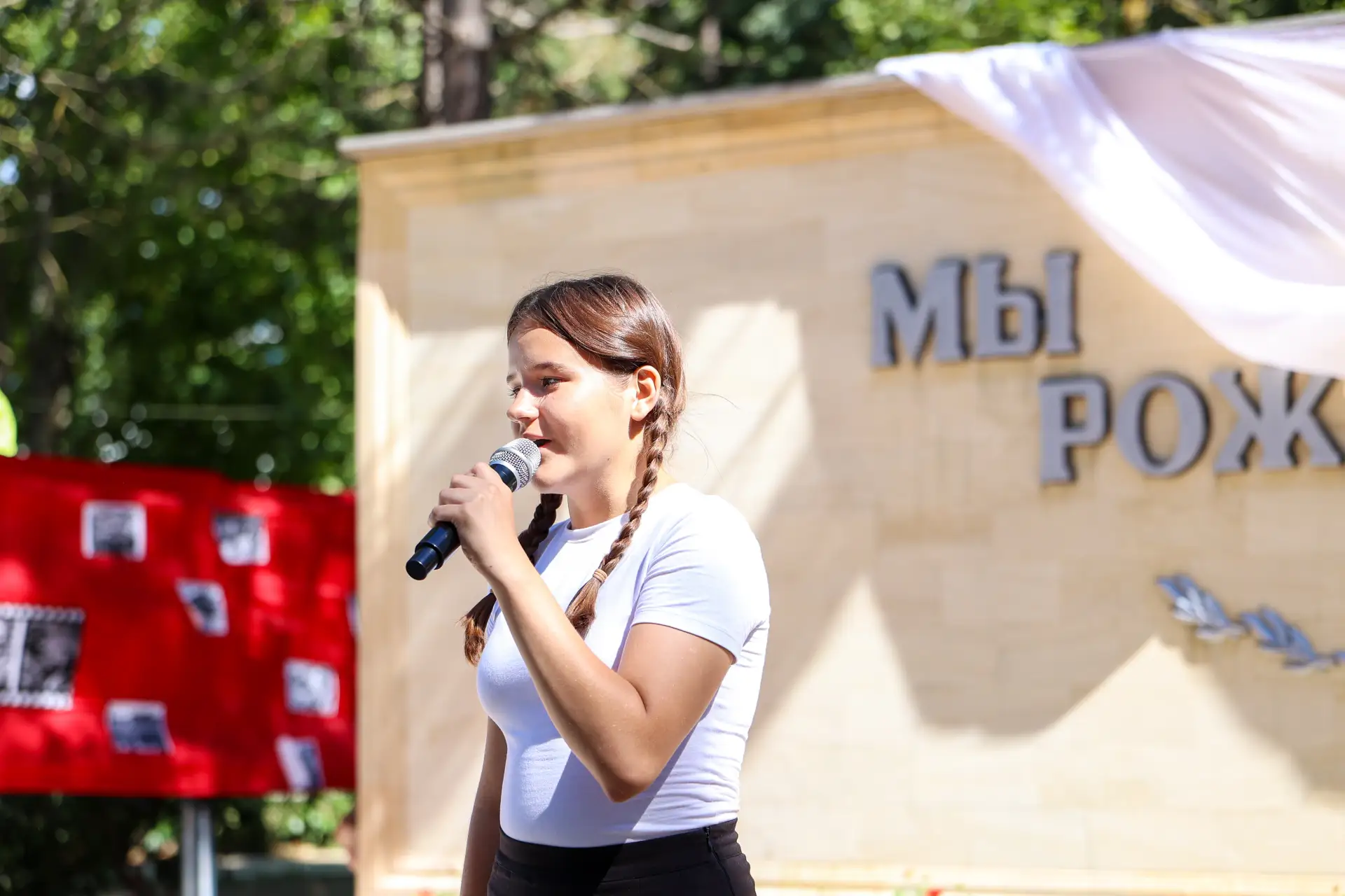ОБЩЕЖЕМЧУЖНАЯ АКЦИЯ 
«ПАМЯТЬ ПЫЛАЮЩИХ ЛЕТ» 🕯
Сегодня жемчужинцы собрались у мемориала «Дети войны»,