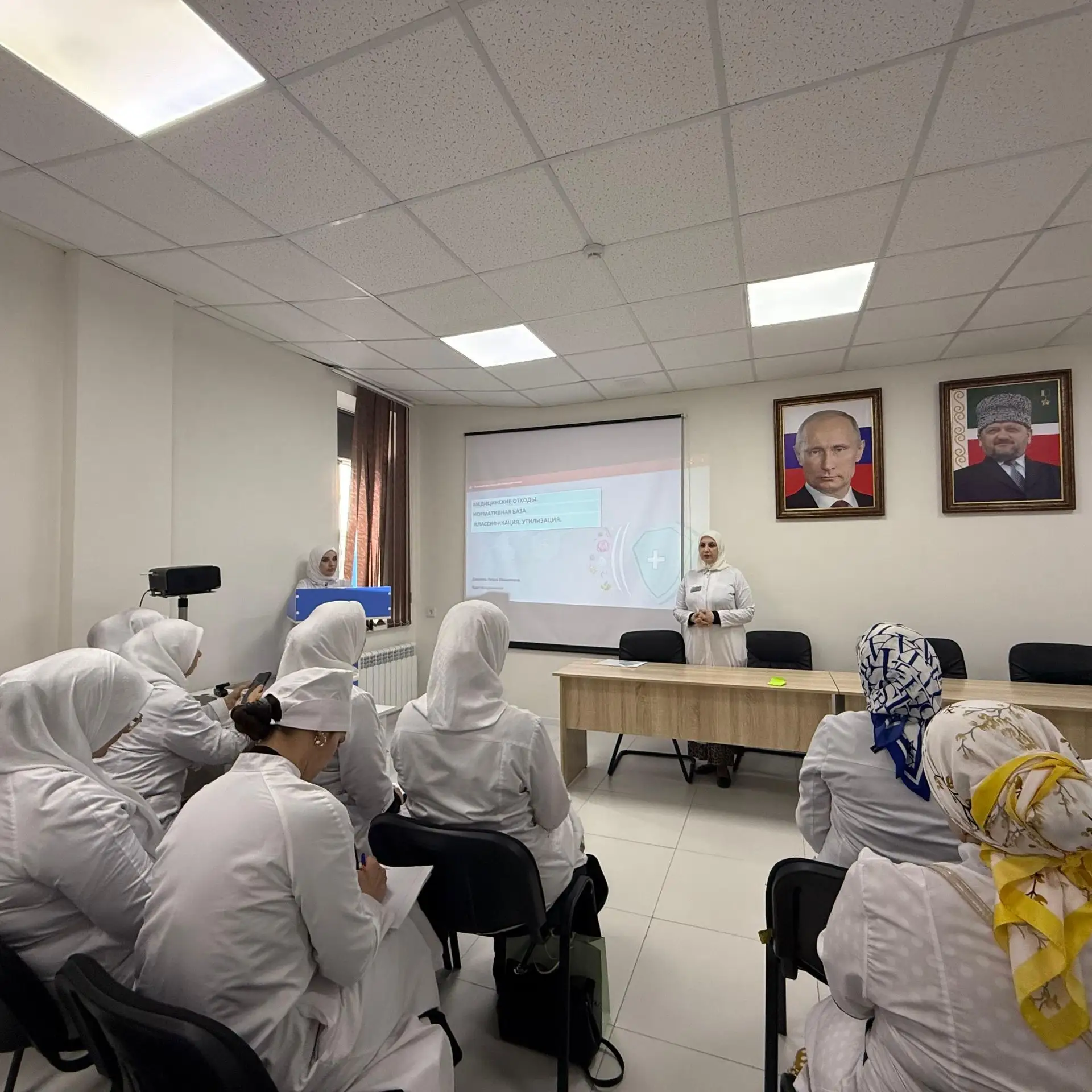 💉♻️ Шелковская ЦРБ на страже безопасности: учимся правильно обращаться с медицинскими ...