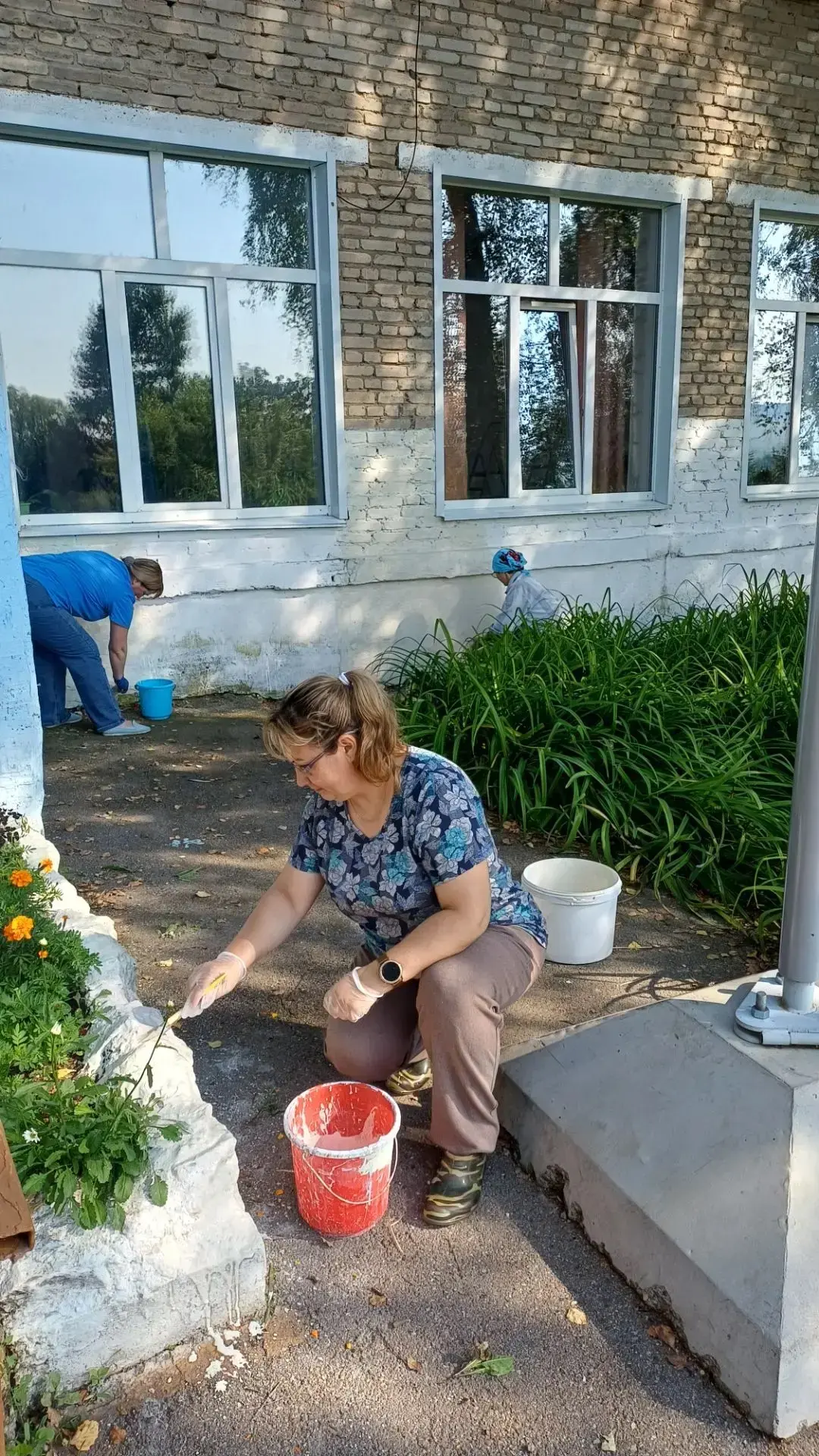 И вот она — генеральная уборка в действии! 👨‍🏫👩‍🏫 Весь наш дружный педагогический коллектив собр