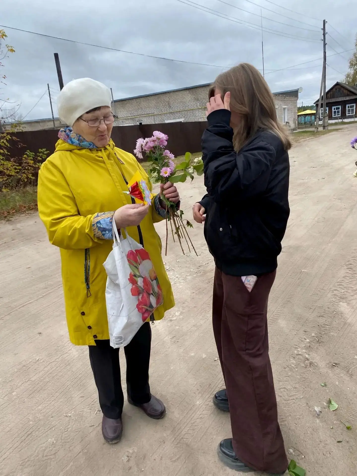 Сегодня, в День пожилого человека, в нашем посёлке царила по-настоящему праздничная атм...