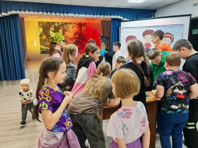 В преддверии Дня защиты детей в клубе посёлка Новоказачий прошла увлекательная игровая ...