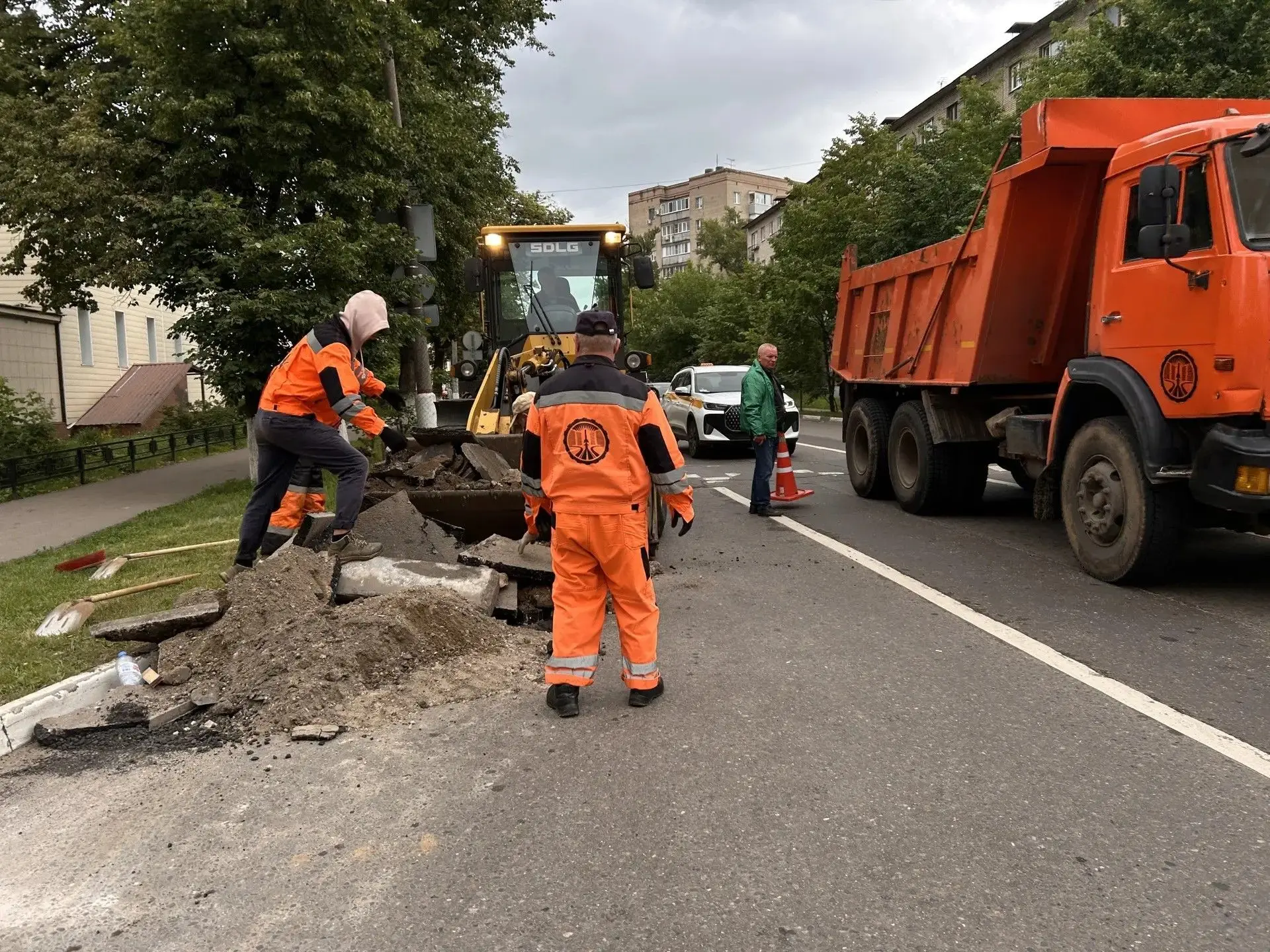 🛠 В городе продолжаются ремонтные работы по восстановлению дорожного полотна
 
Сегодня, 18 июня, те