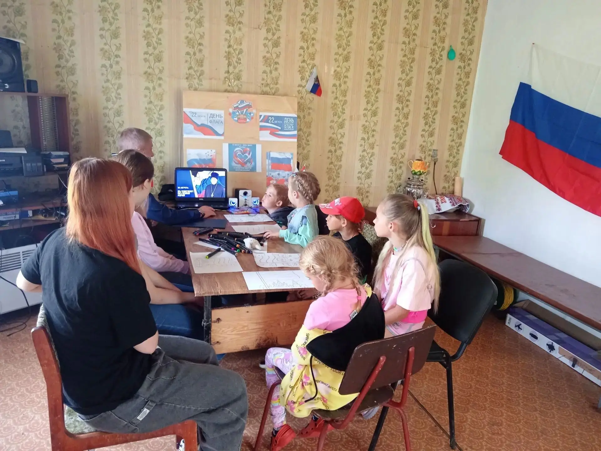 🇷🇺В Троицком СДК прошел информационный час «Гордо реет флаг России». Мероприятие прош...