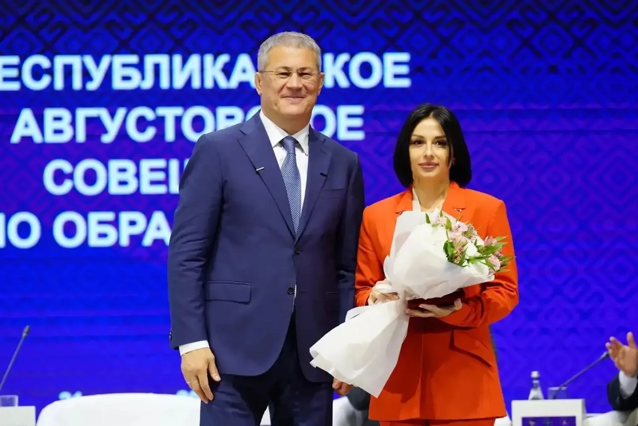 💐Поздравляю директора лицея №21 Марию Сергеевну Гаязову с присвоением почётного звания...