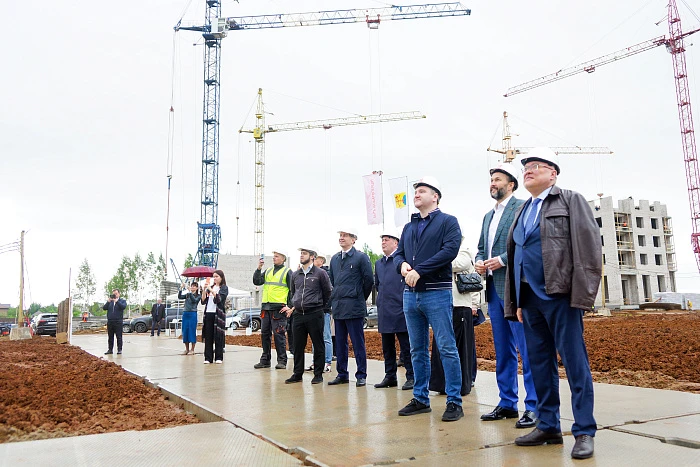 В микрорайоне «Чистые пруды-2» началось строительство детского сада.

Сегодня губернатор области Але