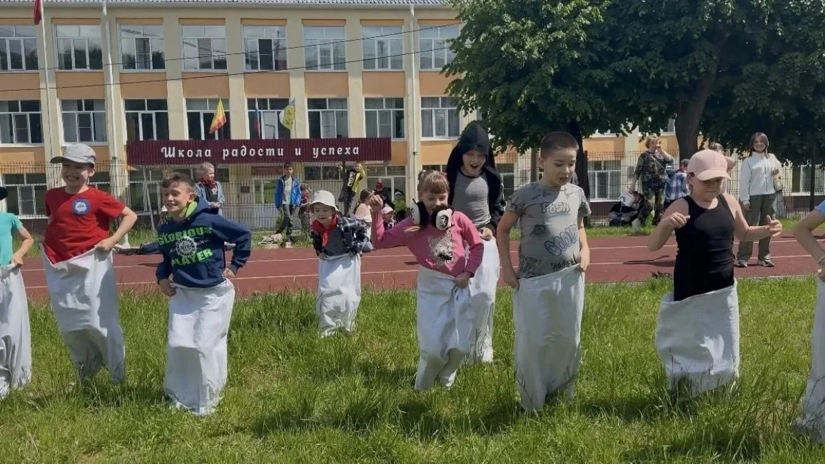 В Новочебоксарске подвели итоги конкурса Акатуй, который проходил в пришкольных лагерях. Дети знаком