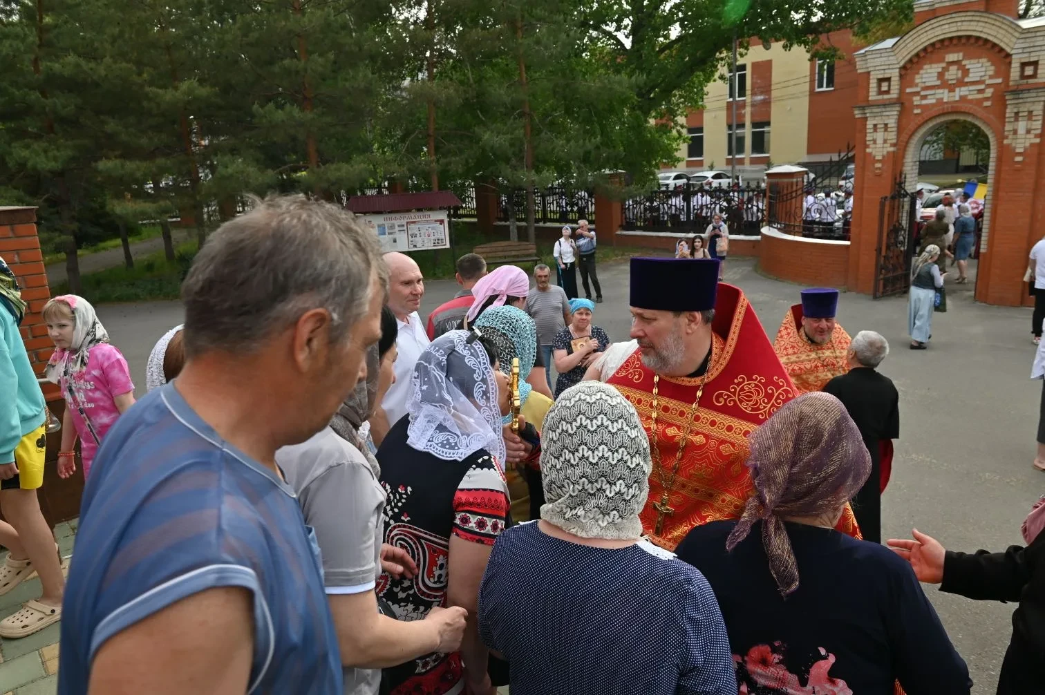 🙏❤️ Под покровом Богородицы: Каменск-Шахтинский встретил великую православную святыню  ☦️ На три дня
