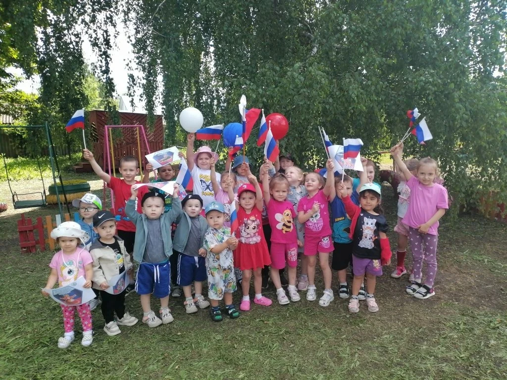 День России 🇷🇺 и День Тамбовской области

В детском саду  прошли традиционные мероприятия ко Дню Р