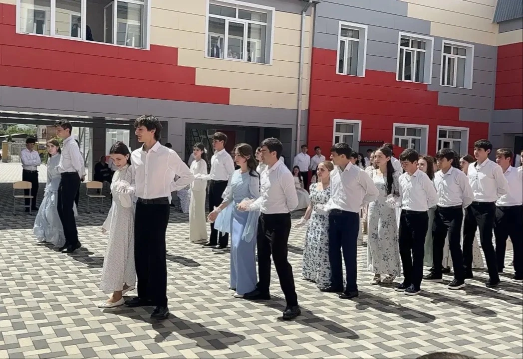 🤍💙❤️«Венец дружбы»: танцевальный символ единства народов России прошел в Усть-Джегутинском районе   