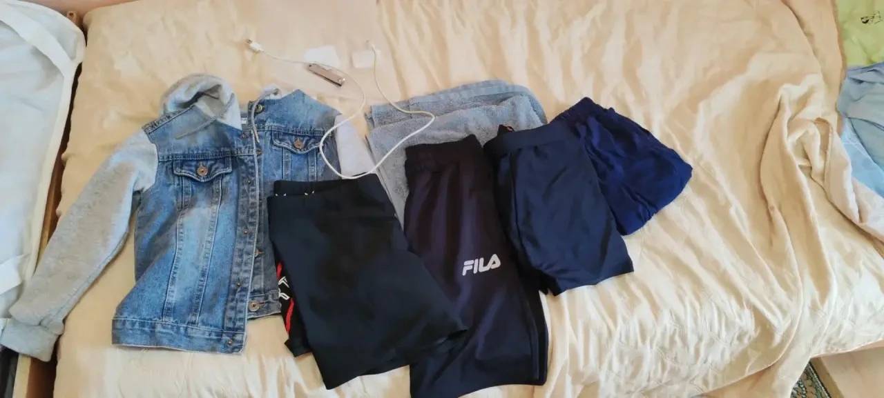 Потерянные вещи очень ждут своих хозяев в холле нашего лагеря! 🧸👕
Уважаемые родители, после разъез