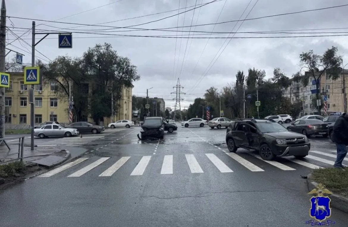 🚗 В Самаре в ДТП пострадала пассажирка Renault Duster.