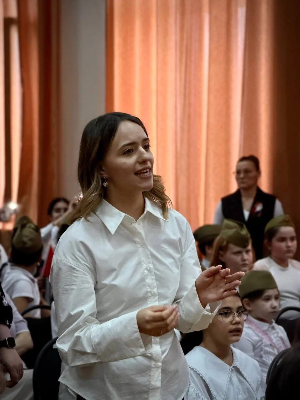 🪄 За кулисами школьной магии  Учебный год подходит к концу, а вместе с ним — последние трогательные 