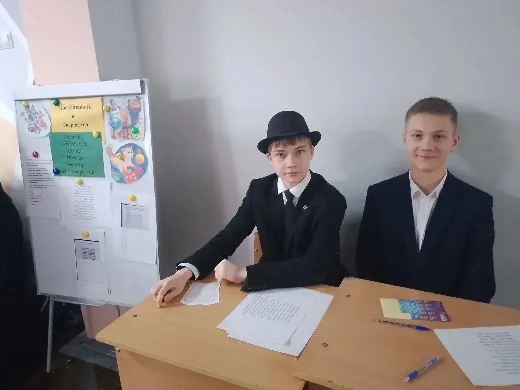 Открываем фестиваль наук! 🧬  Сегодня в нашей школе прошёл День английского языка, который открыл Фес