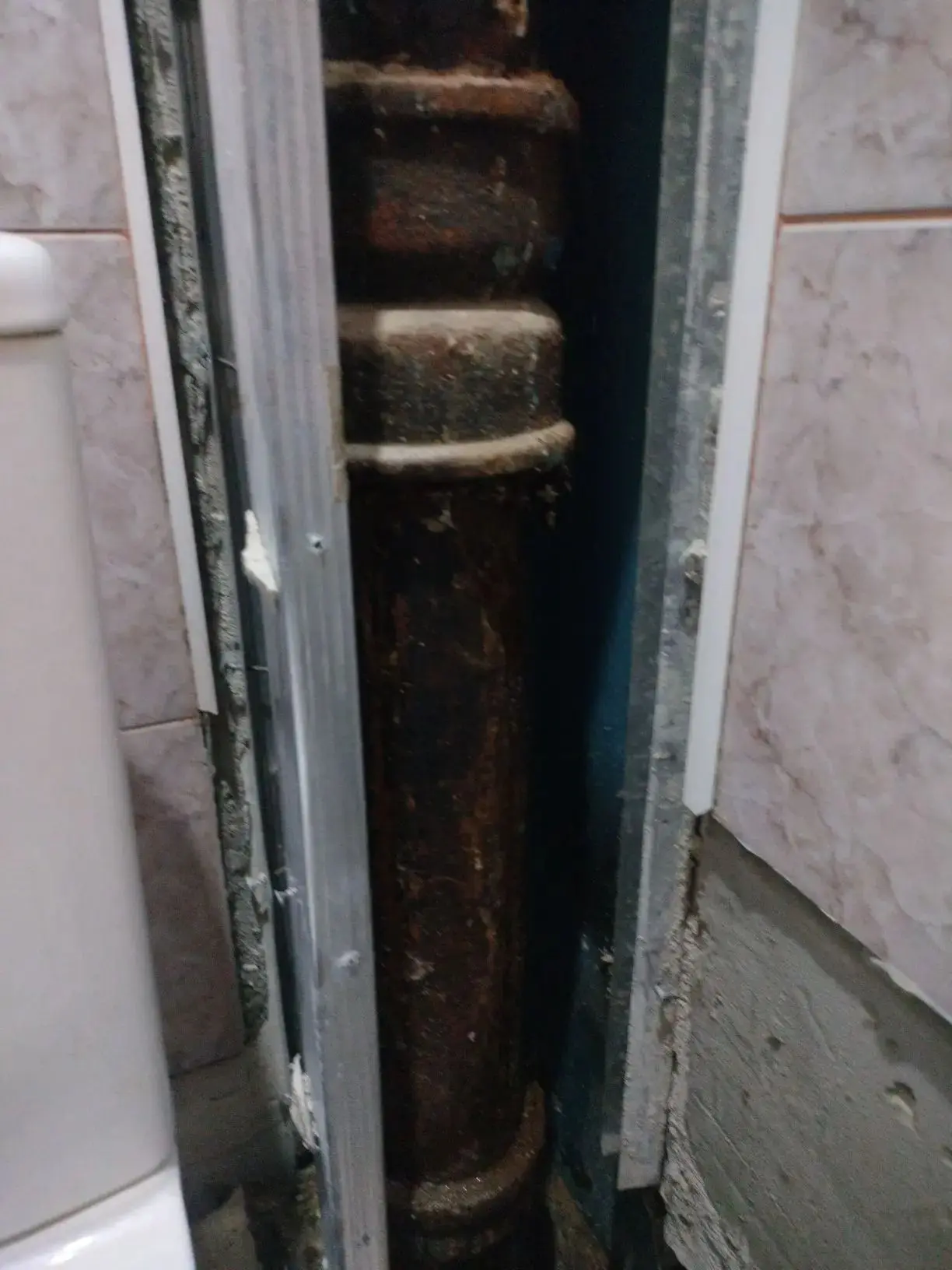 Нам люб контраст и работа на контрасте. 

🫶 Оцените ДО и ПОСЛЕ замены стояка канализации по улице К