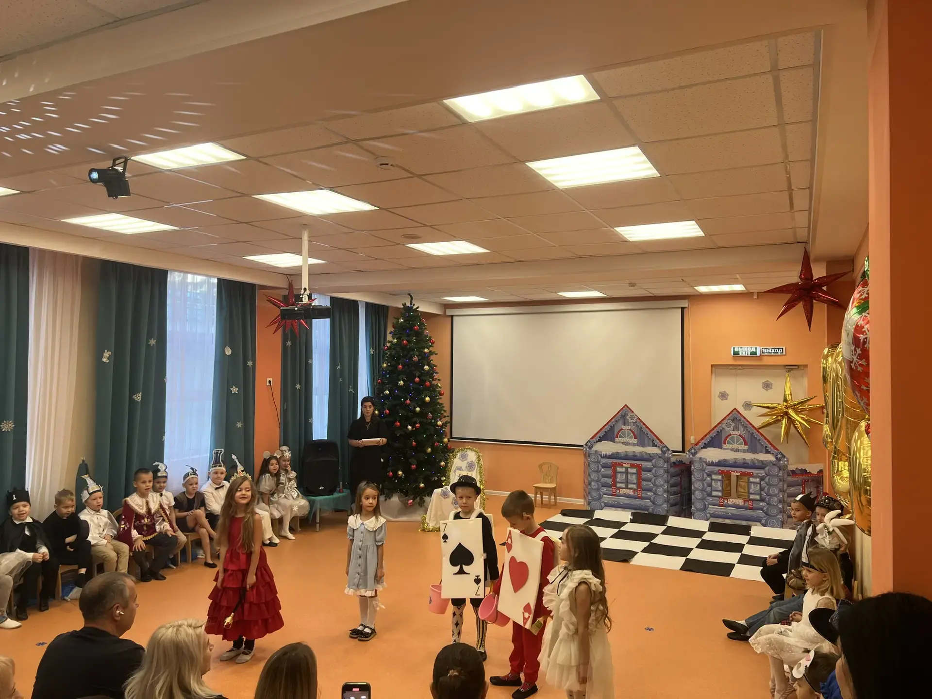 КАК «8 ЧУДО» 🎉 НОВЫЙ ГОД ВСТРЕЧАЛО!  В нашем детском саду «8 чудо» завершился марафон новогодних утр