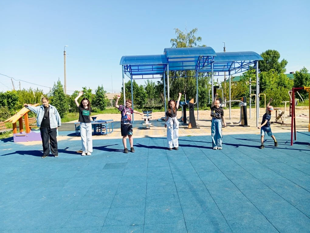 С добрым утром и бодрым зарядом!🌞🤸‍♂️

Сегодня, 4 июня, наша детская оздоровительная площадка нача