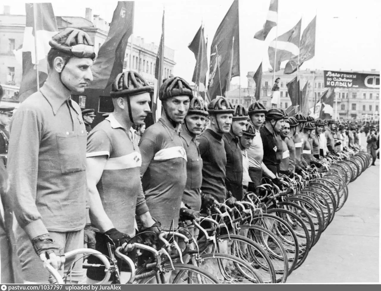🚴‍♂️Спорт не сдается: Героизм велогонщиков в годы Великой Отечественной войны 🔥