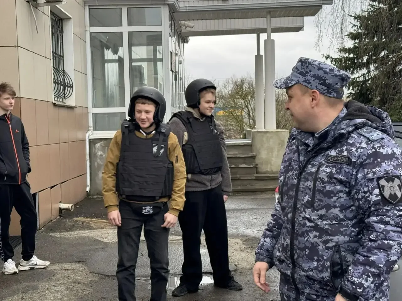 Сегодня в рамках профориентационного интенсива «Умные каникулы» учащиеся 8А класса посетили ФКГУ «От