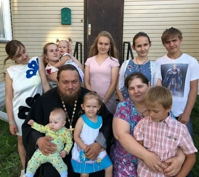 ❤️ Семья священника Омской митрополии Димитрия Гришина, вместе с женой Надеждой награжд...
