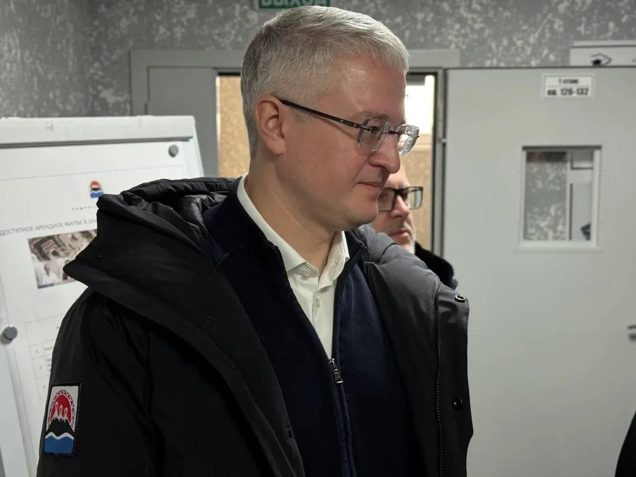 Вместе с вице-премьером Юрием Трутневым осмотрели новый арендный дом в Елизово. Ключи от квартир пол