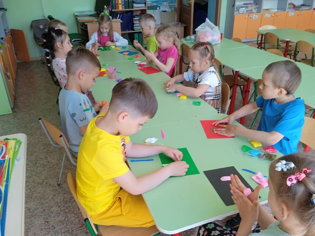 🔸Лепка "Наше лето" у подготовишек 😉

Ребята-дошколята, работая с воздушным пластилином, подошли к 