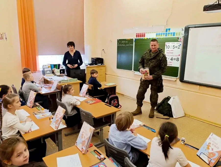 ВСТРЕЧА С УЧАСТНИКАМИ СВО 🙌🏼  В преддверии Дня Победы нашу школу посетили участники специальной воен