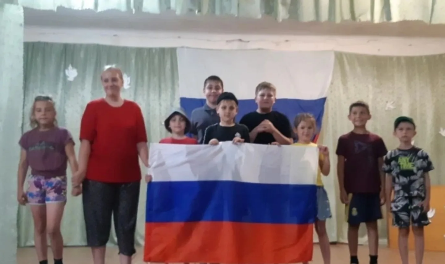 В Репьёвском СДК прошла праздничная программа «С чего начинается Родина», посвященная Дню России.🎉
