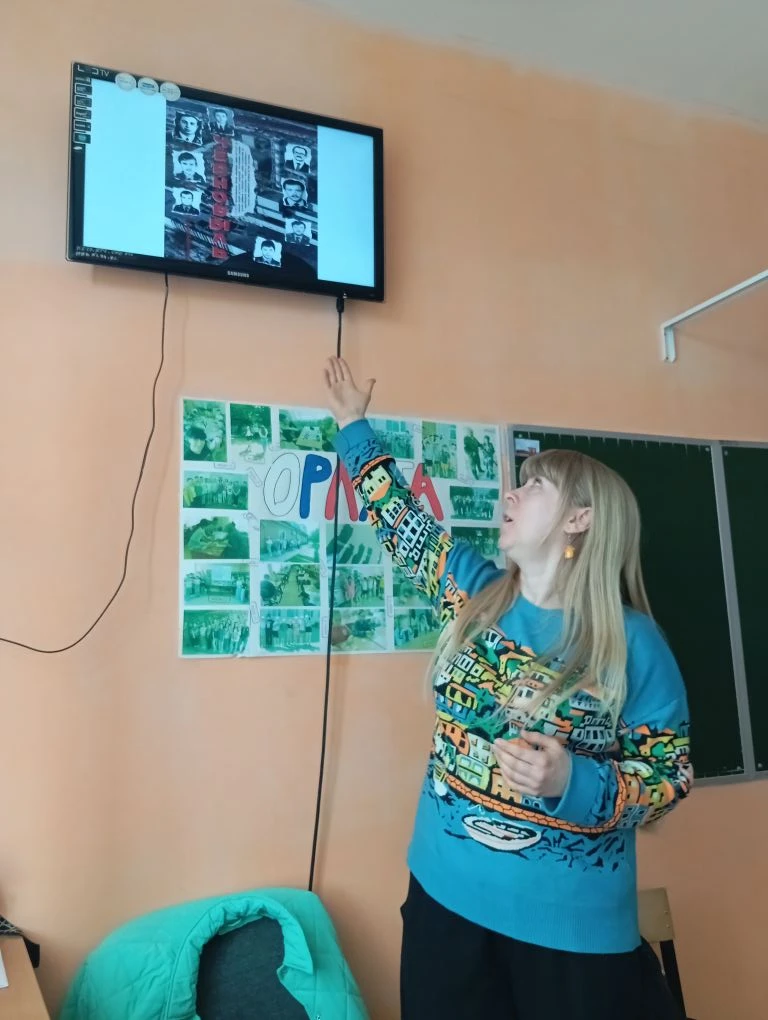 В четверг Ольга Владимировна Косыгина, заведующая библиотекой N 2, организовала для учеников 4 «В» к