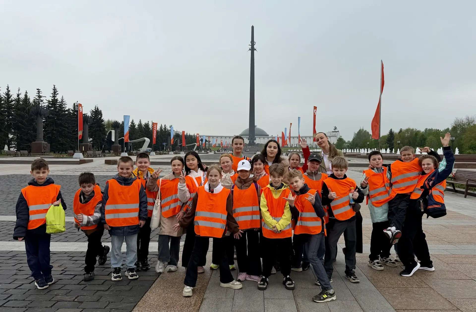 В Музее Победы 🪖  👣 Вчера ученики 3 класса «А» вместе с классным руководителем Варварой Михайловной 