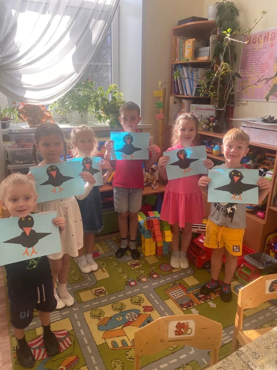 «Увидел грача — весну встречай!» 🐦‍⬛☀️  17 марта на Руси ждали птиц и закликали тепло. Наши ребята и