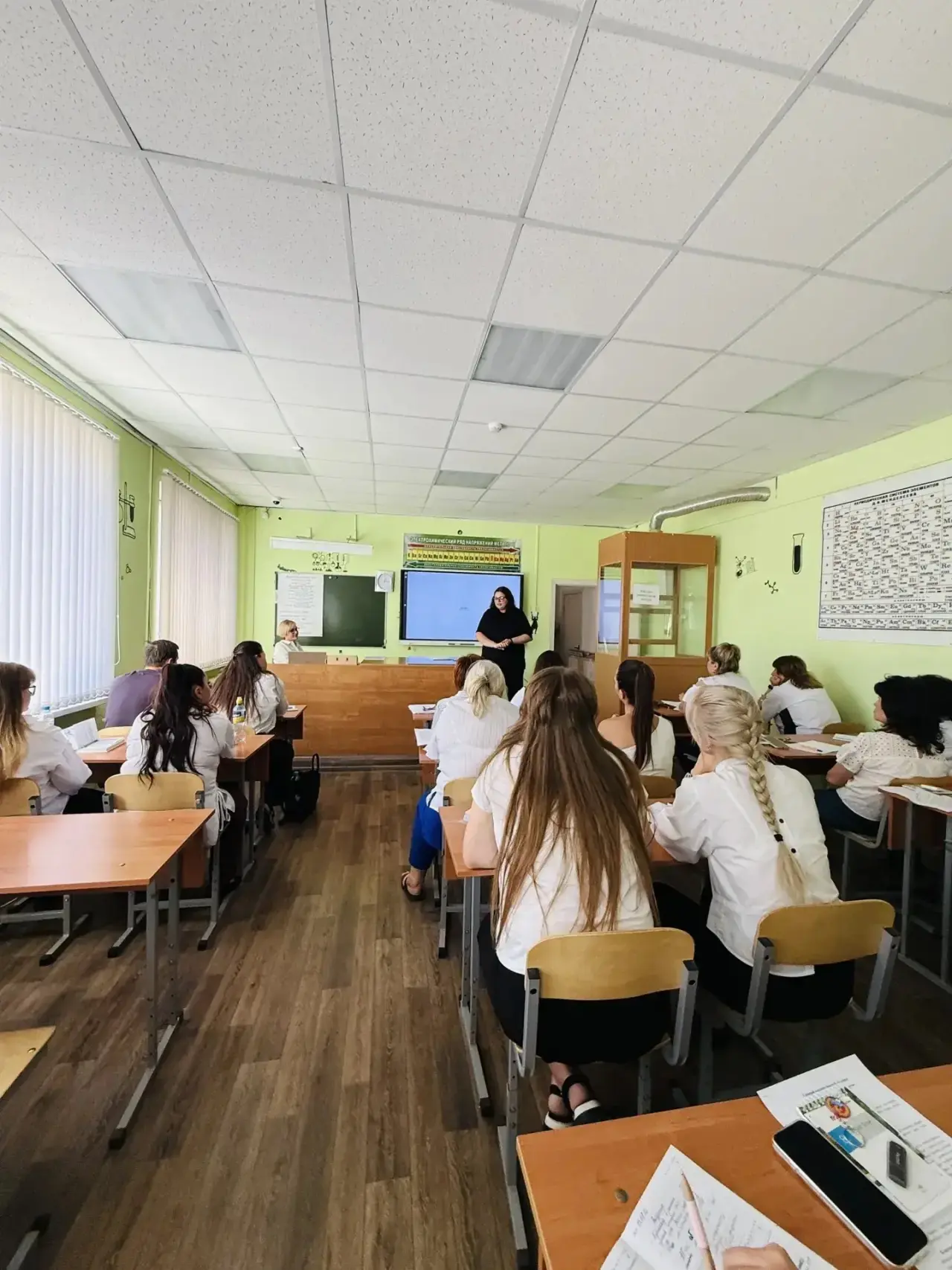В МБОУ СОШ №32 им. К.К. Коккинаки прошел педагогический совет, одной  темой которого ст...