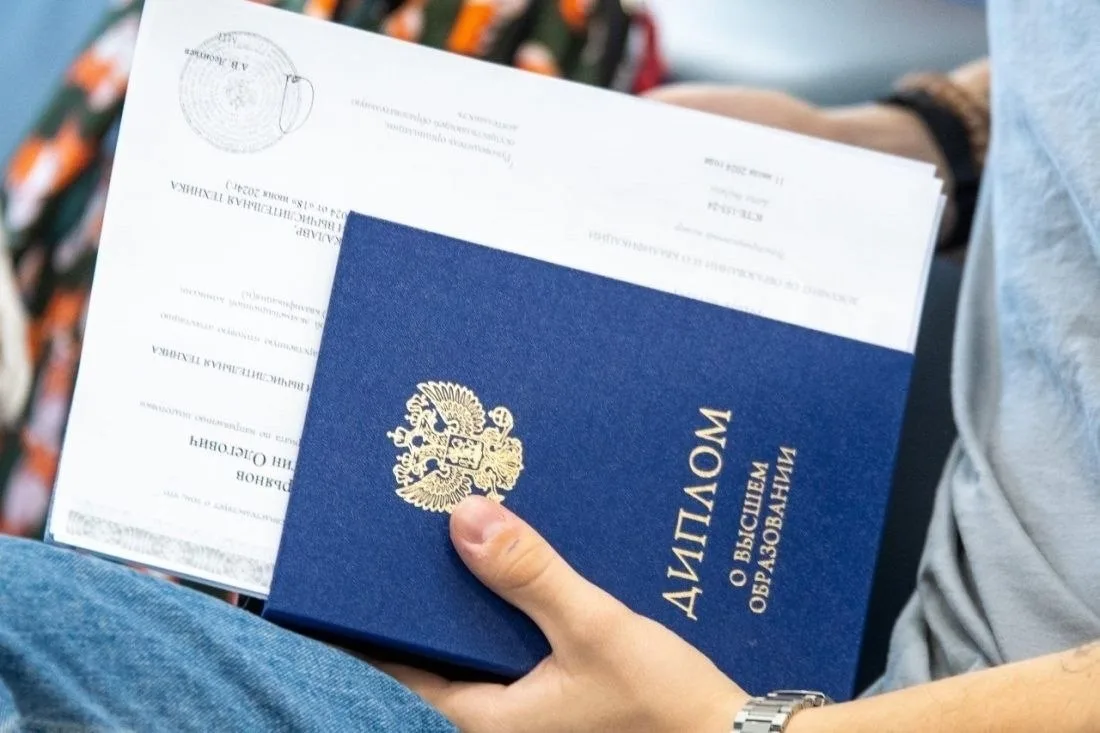 В России стало слишком много людей с высшим образованием, заявил министр науки и высшег...